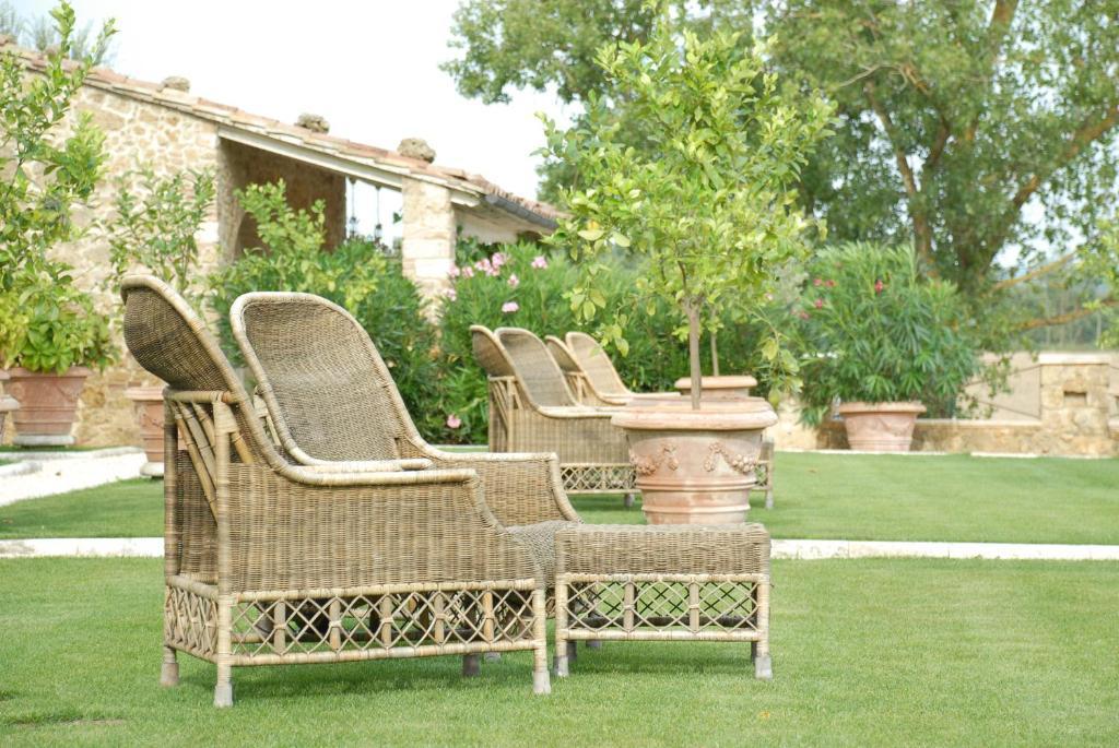 Borgo Santo Pietro Hotel Chiusdino Eksteriør billede