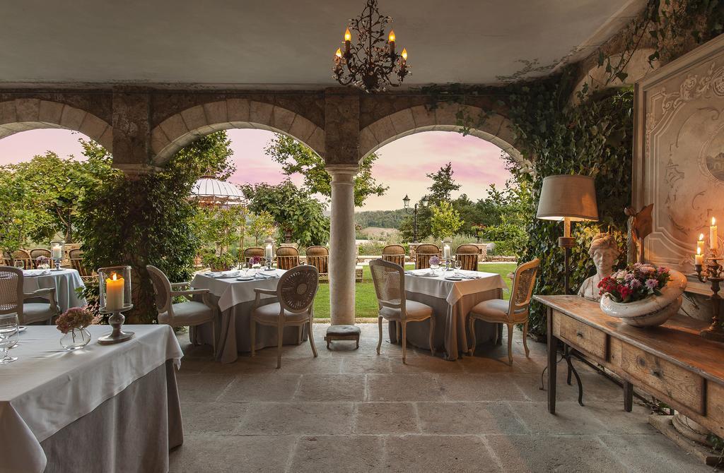 Borgo Santo Pietro Hotel Chiusdino Eksteriør billede
