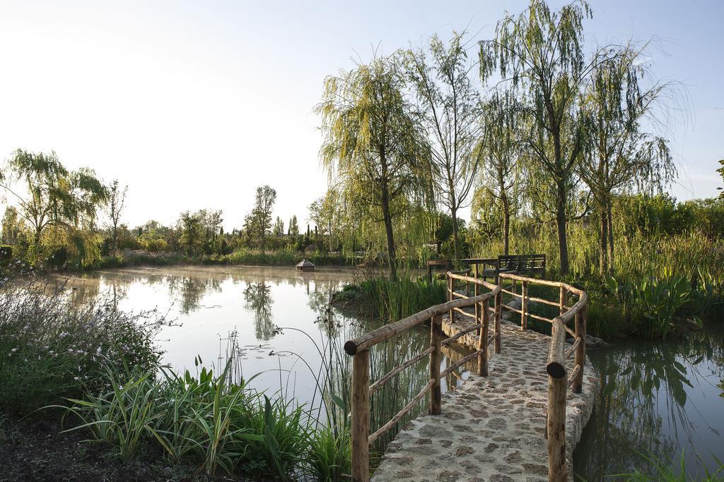 Borgo Santo Pietro Hotel Chiusdino Eksteriør billede